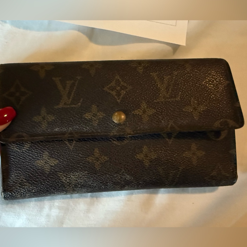 Authentic Long Louis Vuitton monogram wallet with certificate of authenticity
